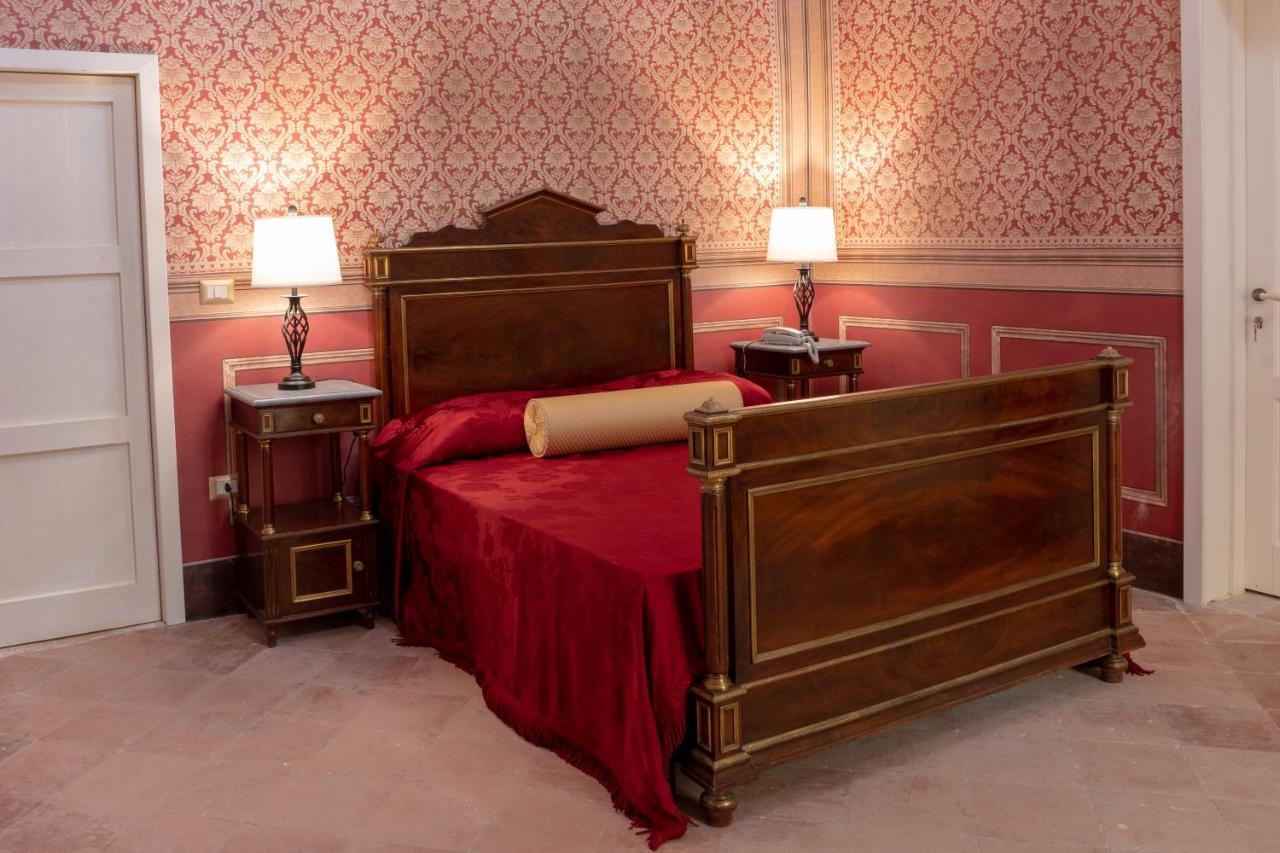 Il Cavaliere Al Borgo Antico Hotel Copertino Exterior photo