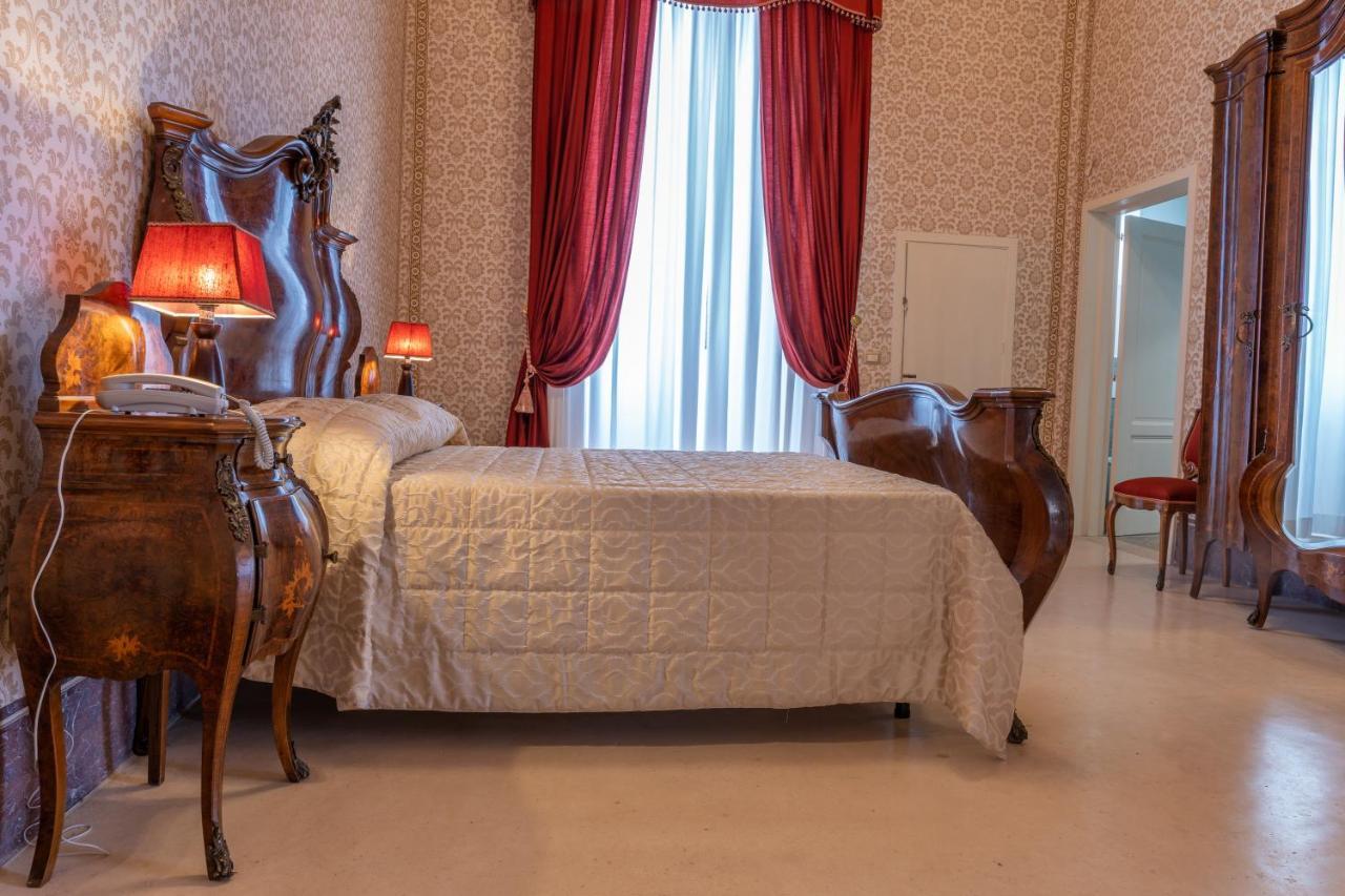 Il Cavaliere Al Borgo Antico Hotel Copertino Exterior photo