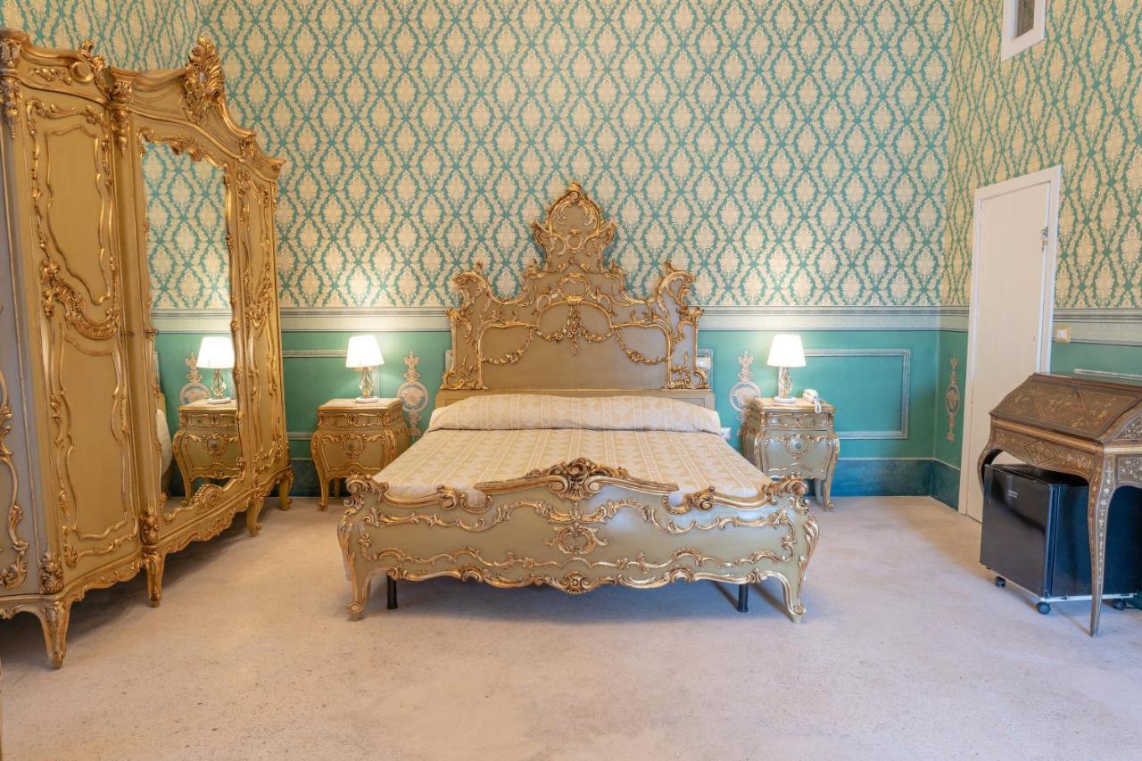 Il Cavaliere Al Borgo Antico Hotel Copertino Exterior photo