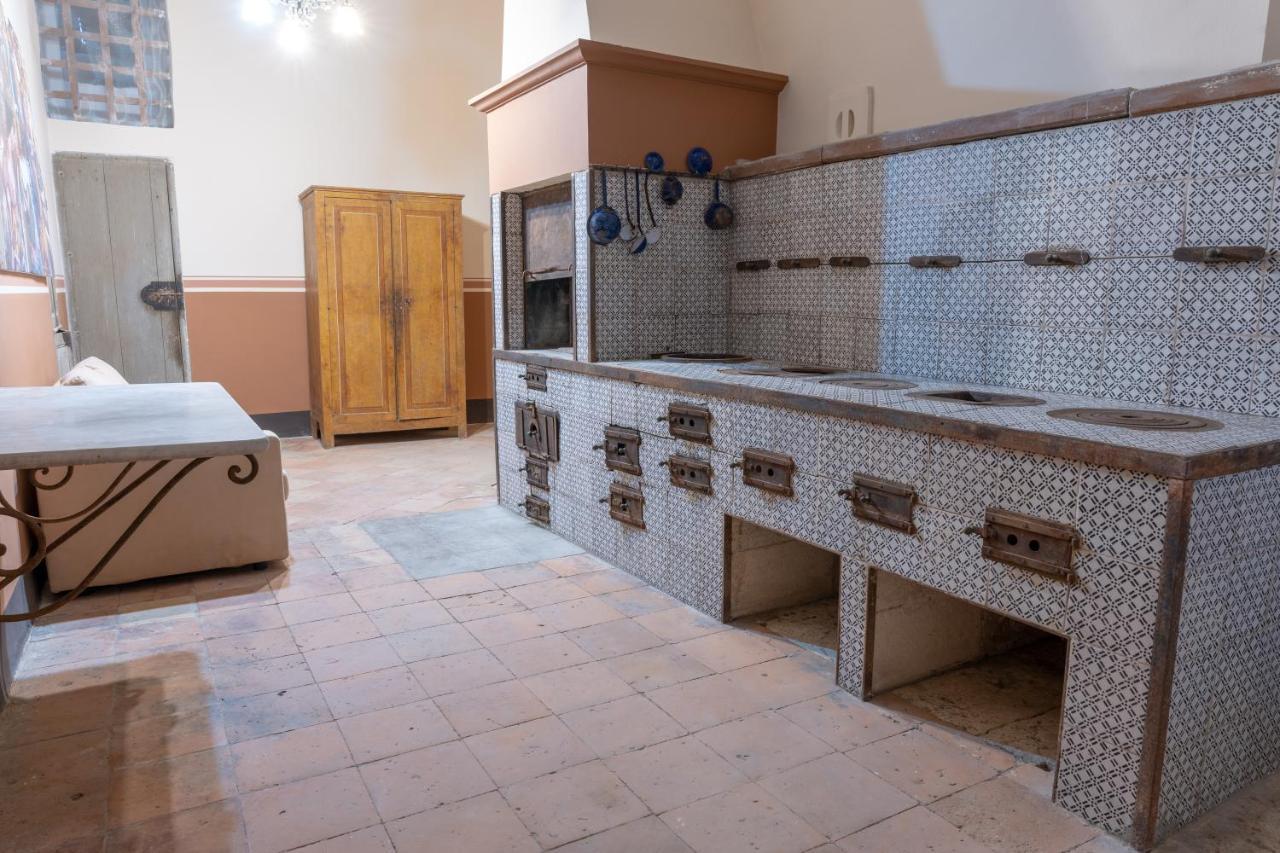 Il Cavaliere Al Borgo Antico Hotel Copertino Exterior photo