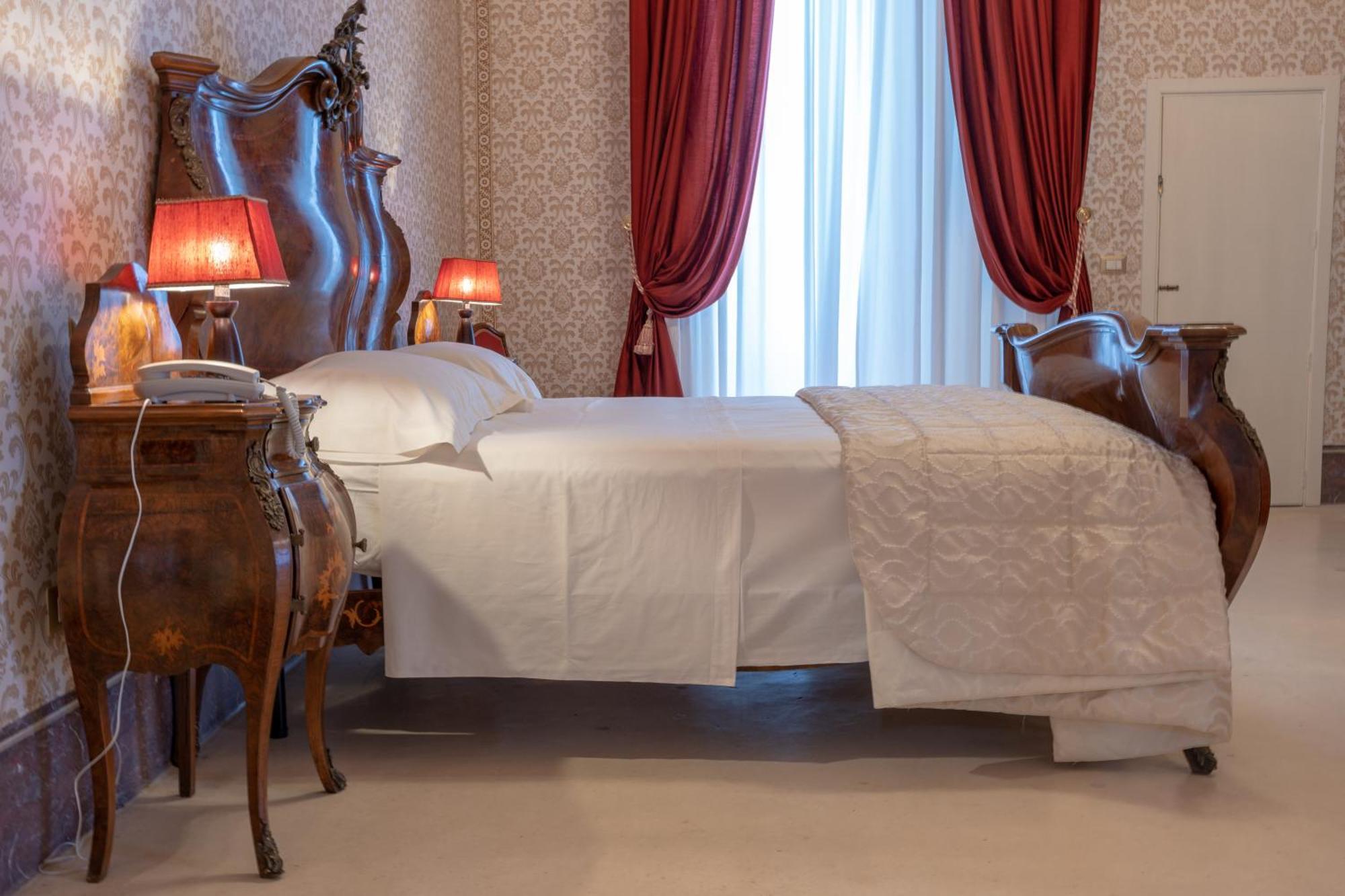 Il Cavaliere Al Borgo Antico Hotel Copertino Exterior photo