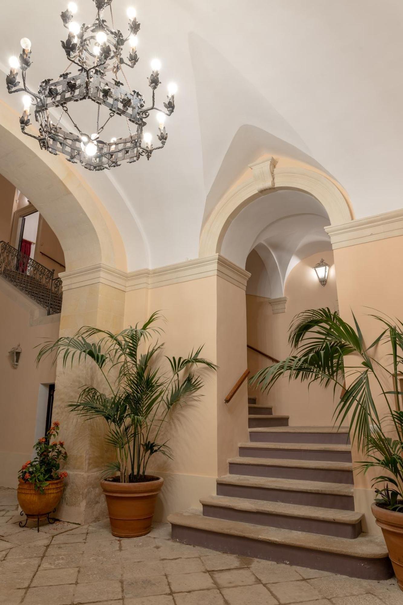 Il Cavaliere Al Borgo Antico Hotel Copertino Exterior photo